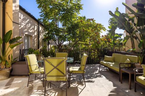 a patio with chairs and a table and a couch at Gagliardi Boutique Hotel in Noto