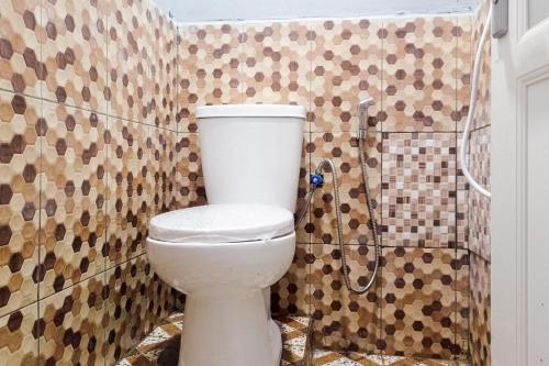 a bathroom with a toilet and a shower at RedDoorz at Hotel Island Bengkulu in Bengkulu