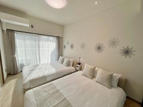 Postel nebo postele na pokoji v ubytování Neighbor's Hotel 平和大通り