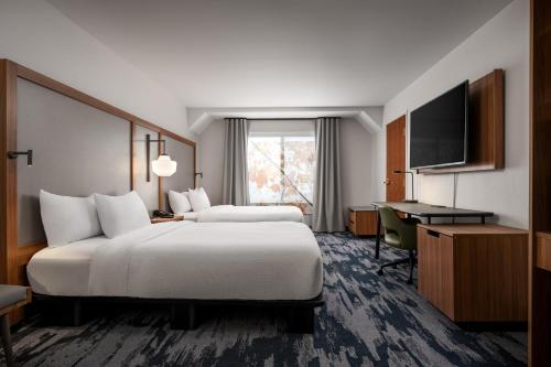 Fairfield by Marriott Inn & Suites Helena Northにあるベッド
