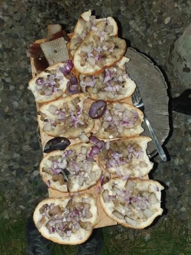 ゲストハウスの敷地内または近くでの食事または食べ物