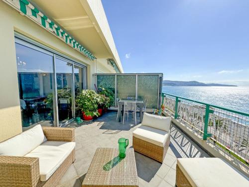 Breathtaking Rooftop Experience on Promenade