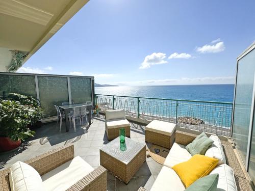 Photo de la galerie de l'établissement Breathtaking Rooftop Experience on Promenade, à Nice