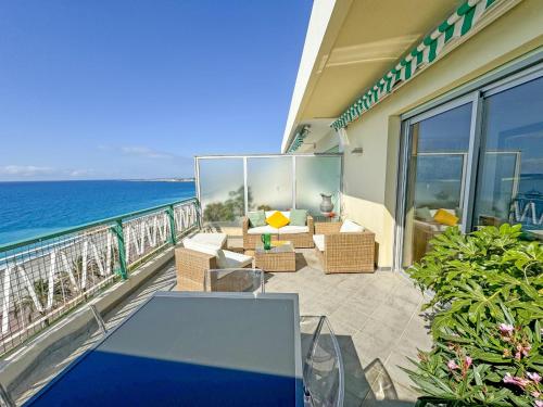 Breathtaking Rooftop Experience on Promenade
