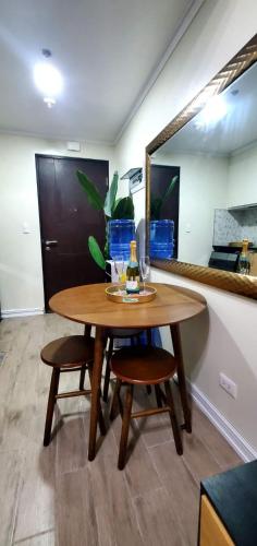 TV/Unterhaltungsangebot in der Unterkunft Aiza Suites One Regis-The Perfect Location