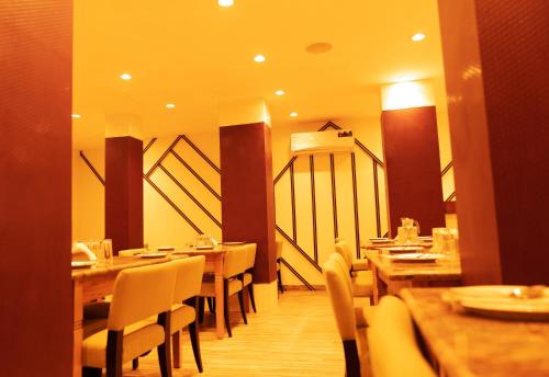 Φωτογραφία από το άλμπουμ του The Flamboyant Natraj σε Bharuch