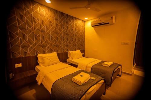 Ένα ή περισσότερα κρεβάτια σε δωμάτιο στο The Flamboyant Natraj