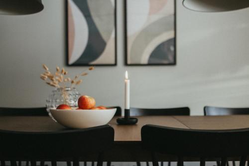 a table with a bowl of fruit and a candle at Ömsedal Funäsdalen in Funäsdalen