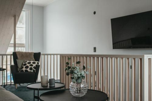 a living room with a vase of flowers on a table at Ömsedal Funäsdalen in Funäsdalen
