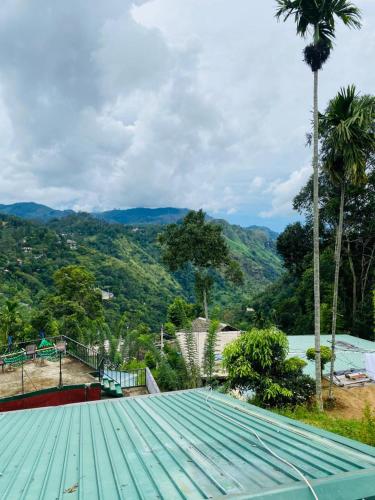 a green roof with mountains in the background at Ella Nimal Nest Inn in Ella