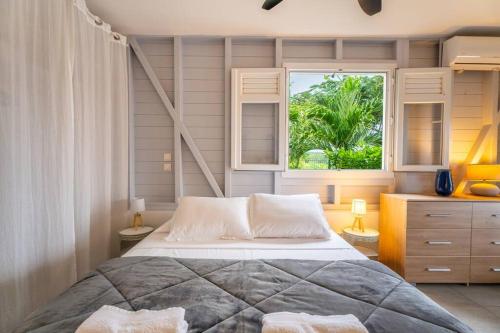 Cama o camas de una habitación en Villa Lia, havre de paix avec piscine