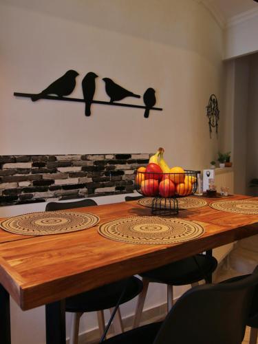 Makanan di atau berdekatan apartmen