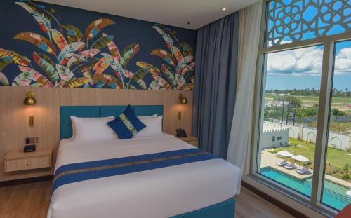Tempat tidur dalam kamar di Golden Tulip Zanzibar Airport Hotel & Spa
