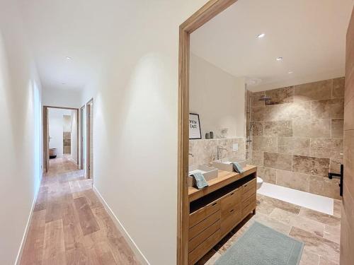 a bathroom with a sink and a mirror at Villa de l'Ange en Provence in Eyragues