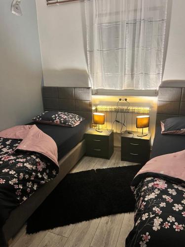 Posteľ alebo postele v izbe v ubytovaní Studio apartman"Mirjana", Podhum 368