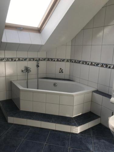 Ένα μπάνιο στο Ferienhaus BENNER