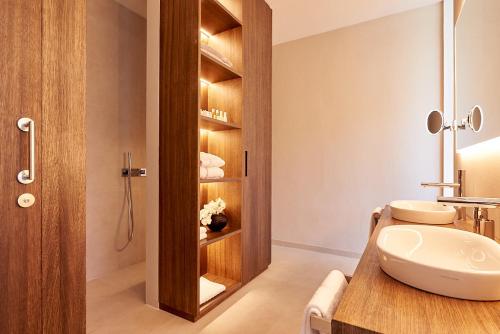 a bathroom with a sink and a toilet and a shower at Casa Cristiano in Sant Josep de Sa Talaia