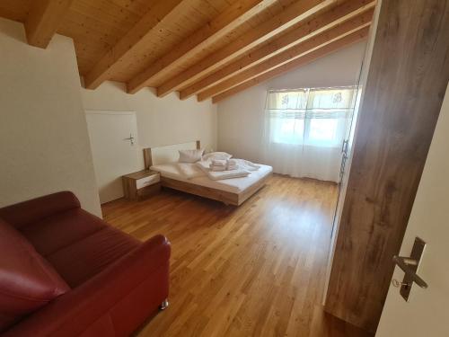 Postel nebo postele na pokoji v ubytování Jungfrau Penthouse - Aare Jungfrau AG