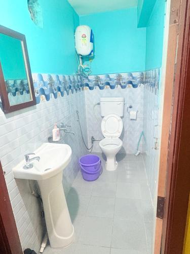 a bathroom with a toilet and a sink at Swarna Kamal Homestay in Darjeeling
