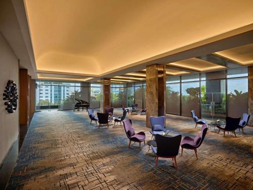 Posezení v ubytování Pullman Hai Phong Grand Hotel