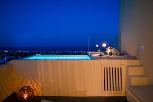 Piscine de l'établissement Maeva Suites Santorini ou située à proximité
