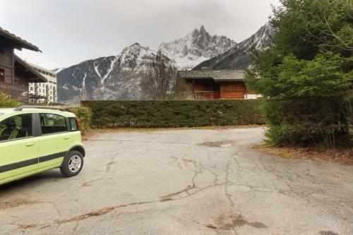 a car parked in a driveway with mountains in the background at Le Bedux - Privée - Calme - Terrasse - Vues in Chamonix-Mont-Blanc