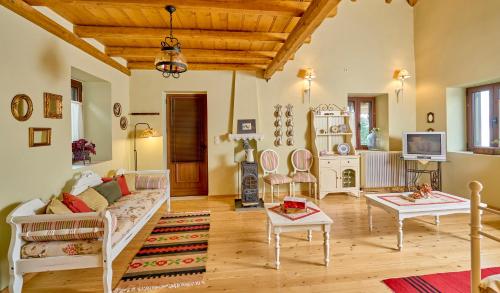 Posezení v ubytování Rustic Stone House