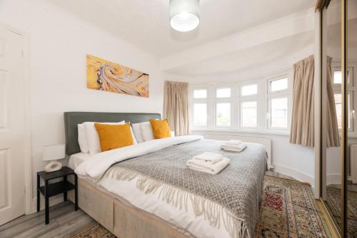 Ένα ή περισσότερα κρεβάτια σε δωμάτιο στο 4 Bedroom Family Home In South East London