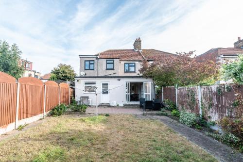 Κήπος έξω από το 4 Bedroom Family Home In South East London