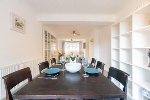 Χώρος καθιστικού στο 4 Bedroom Family Home In South East London