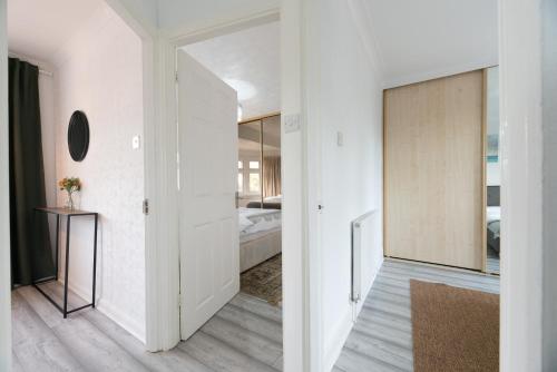 Ένα ή περισσότερα κρεβάτια σε δωμάτιο στο 4 Bedroom Family Home In South East London