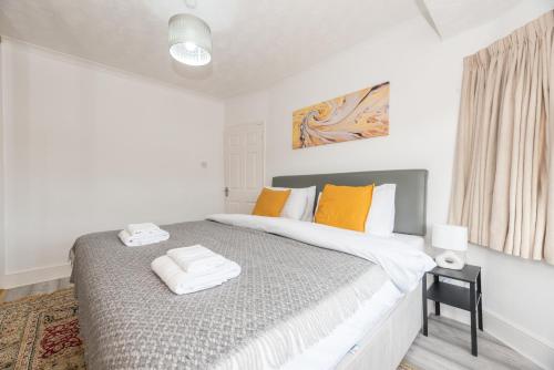 Ένα ή περισσότερα κρεβάτια σε δωμάτιο στο 4 Bedroom Family Home In South East London
