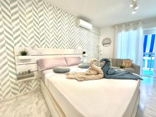 PLA - Modern Studio with Private Terrace and AC - 2 min from the Train Station