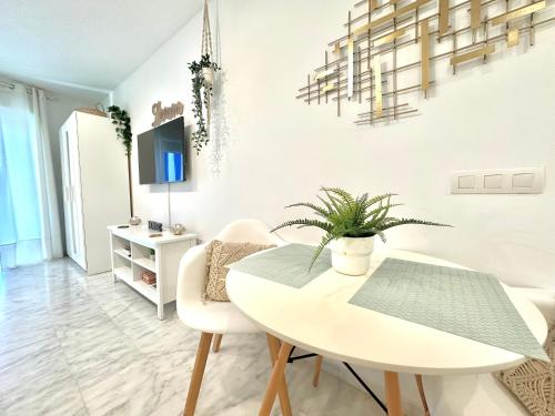 PLA - Modern Studio with Private Terrace and AC - 2 min from the Train Station