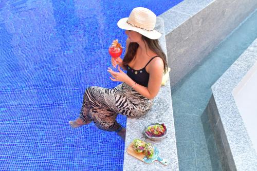 Makanan di atau berdekatan hotel