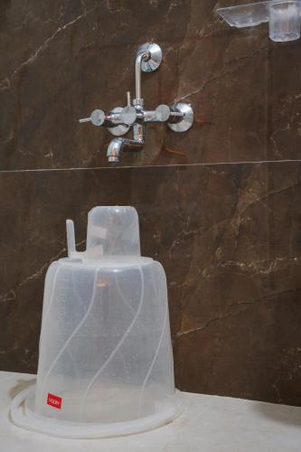 Un baño de Hotel GSR Srinivasa Inn