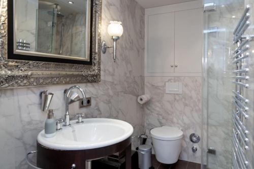 Phòng tắm tại Soenshoern-8-Mitte