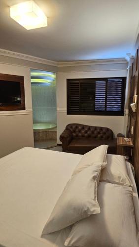 Postel nebo postele na pokoji v ubytování Firenze Hotel Votuporanga