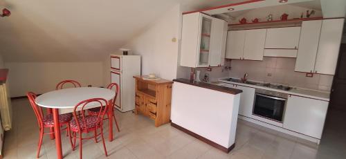 Kuchyň nebo kuchyňský kout v ubytování Apartament Averara
