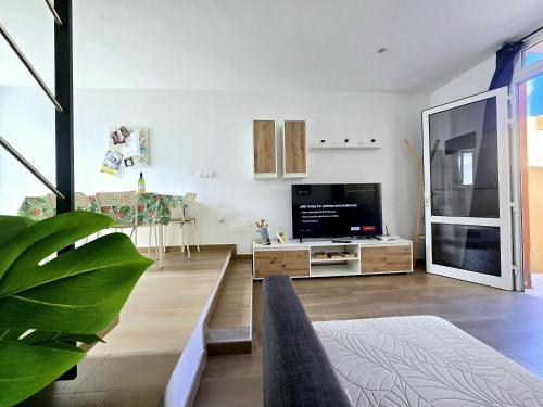 A television and/or entertainment centre at Dream Holiday Las Americas