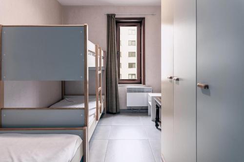 a room with two bunk beds and a window at Mathieu 1 - A2 G in Oostduinkerke