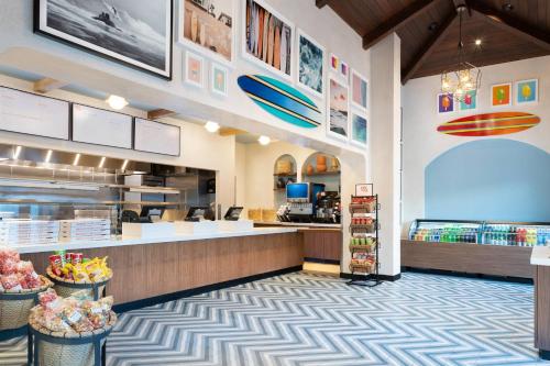 a view of a restaurant with a counter at JW Marriott Miami Turnberry Resort & Spa in Aventura