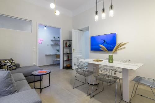 Koukaki Cielo Villa10 -Pvt Yard 3BR 8ppl -10min Metro Acropolis