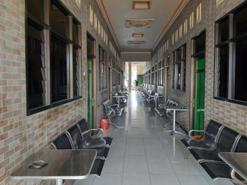 a row of sinks and benches in a hallway at Hotel O Houstel Darma Syariah in Probolinggo