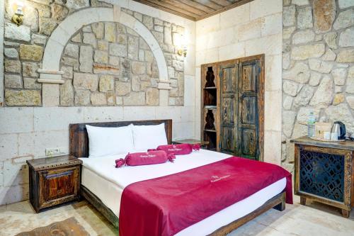 Postel nebo postele na pokoji v ubytování Cappadocia Kemer Palace