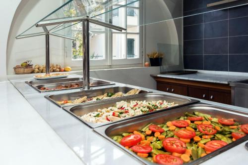 Comida en o cerca de este hotel
