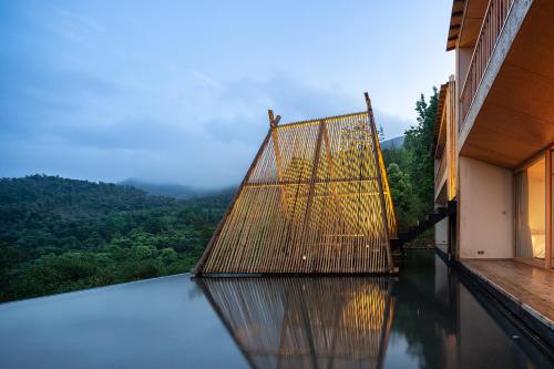 a balcony with a view of a mountain at 大山初里 Origin Villa Village Hotel&Resort in Tonglu