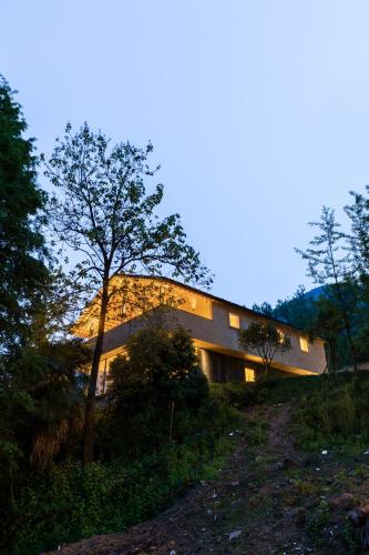 a house on a hill with the lights on at 大山初里 Origin Villa Village Hotel&Resort in Tonglu