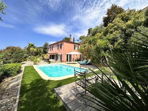 Villa Paloma pour 6 personnes avec piscine privée, à deux pas du Golf de Valcros, à La Londe-Les-Maures