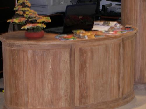 a wooden table with a laptop on top of it at Fasthôtel Le Râle Des Genêts - Un hôtel FH Collection in Dun-sur-Meuse
